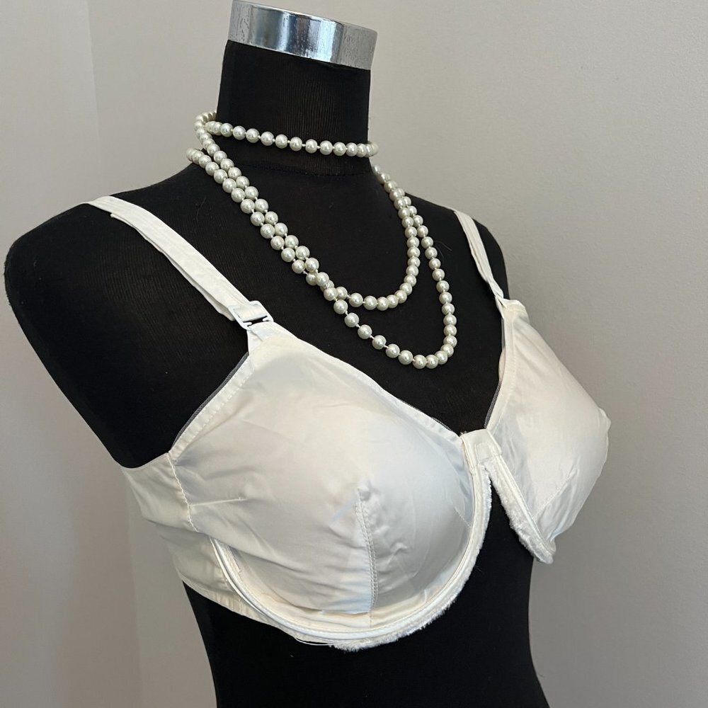 Vintage Franco' by Graceform Minimizing Bra Hand Sewn with Velvet In White